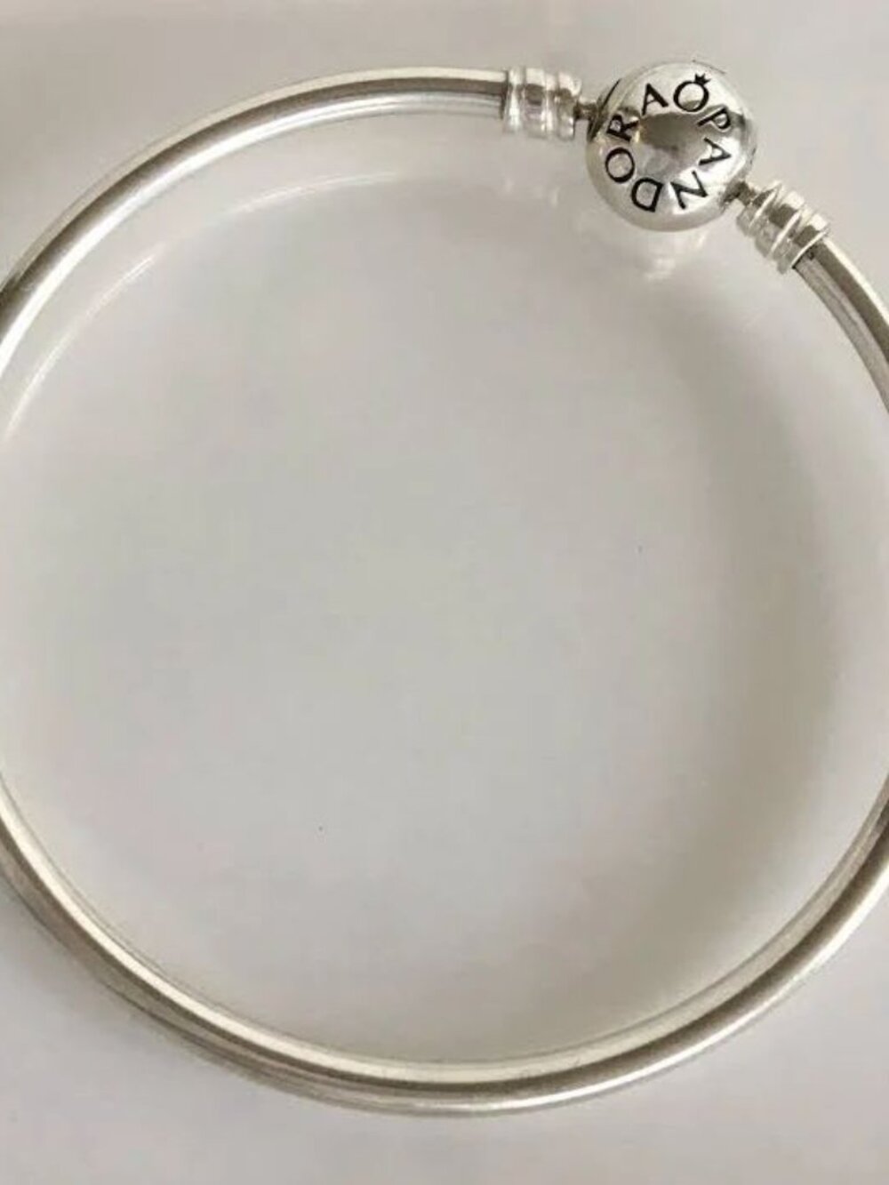 NWOT Pandora Moments Signature Bangle Bracelet